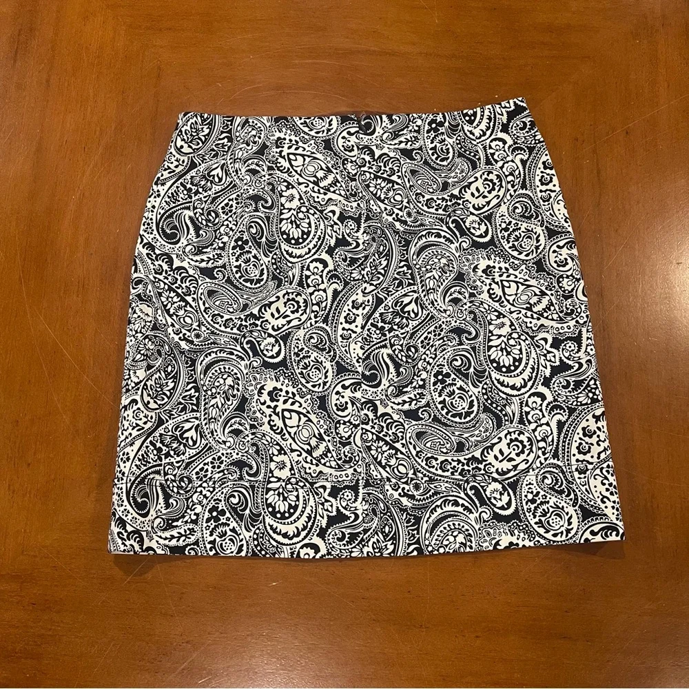 NEW $70 Talbots Women’s Navy/White Paisley Print Mini Skirt Size 8 Stretch - Picture 3 of 14